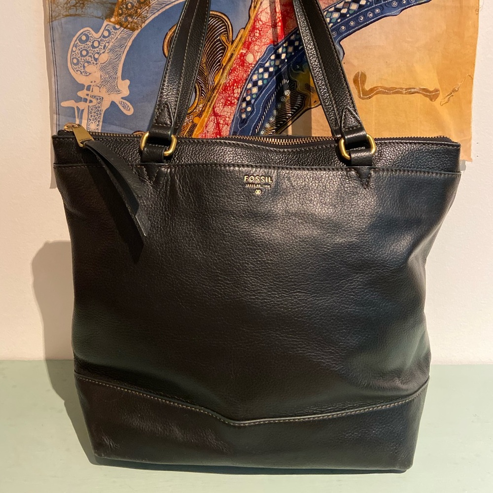 Black leather Fossil handbag